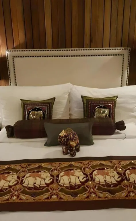 Bed in The Oriental Luxury Suites Tagaytay