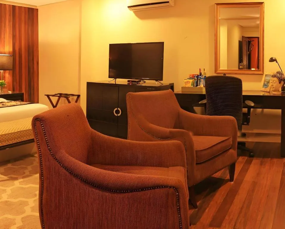 Bed in The Oriental Luxury Suites Tagaytay