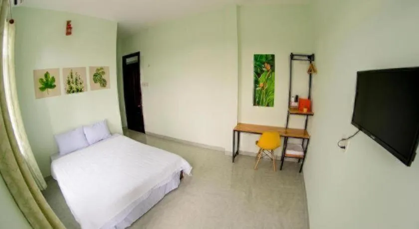 Bed in Birdnests Hotel