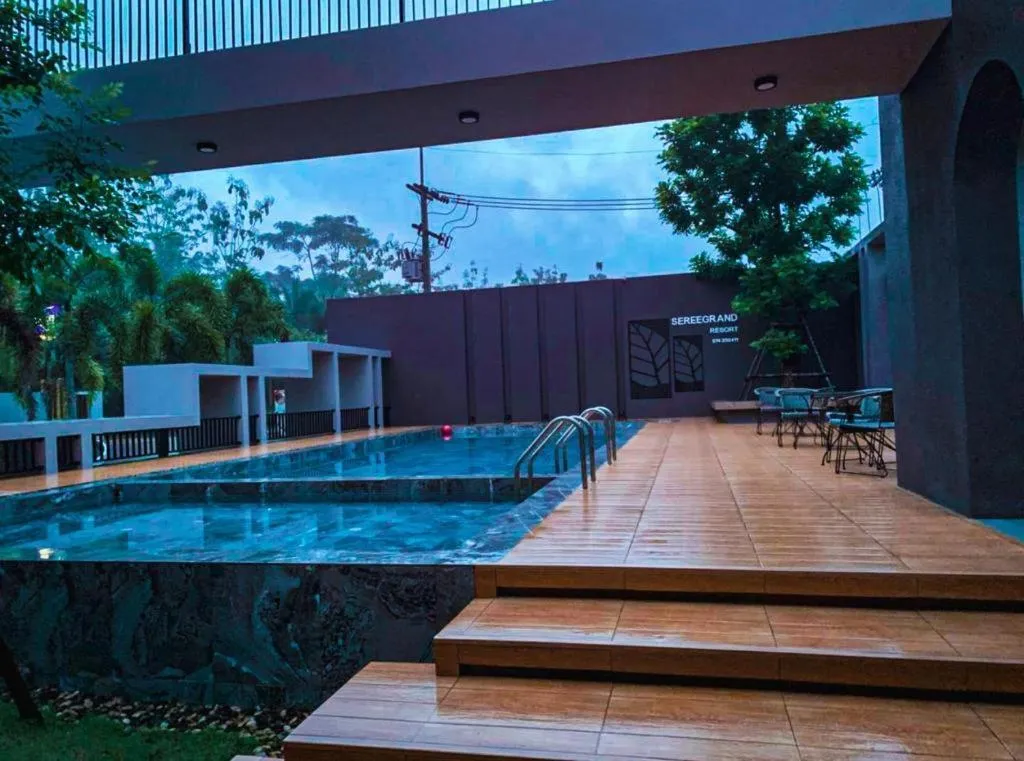 Seree Grand Resort
