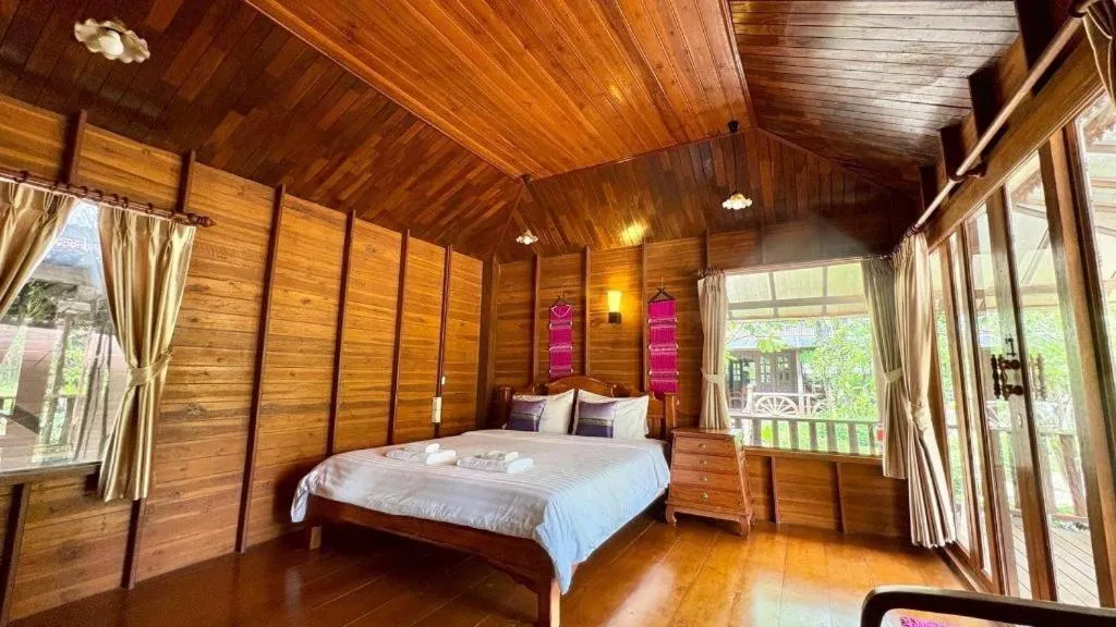 Bed in Baan Baitan Resort