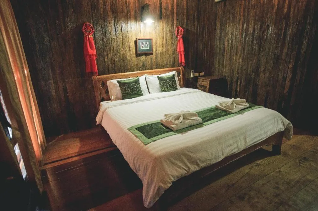 Bed in Baan Baitan Resort