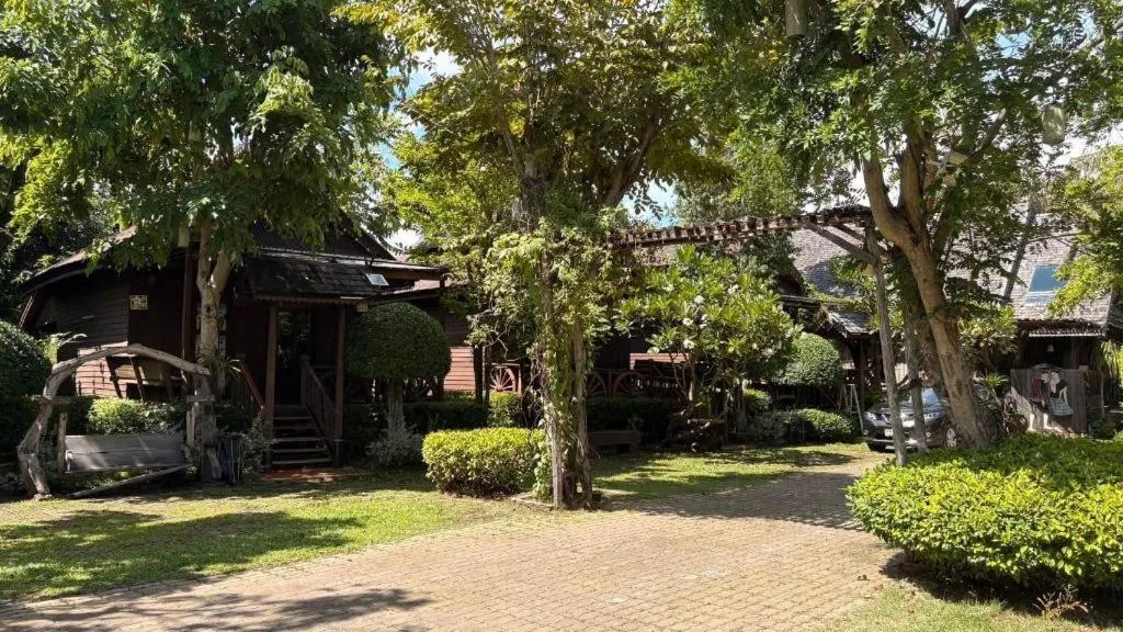 Baan Baitan Resort