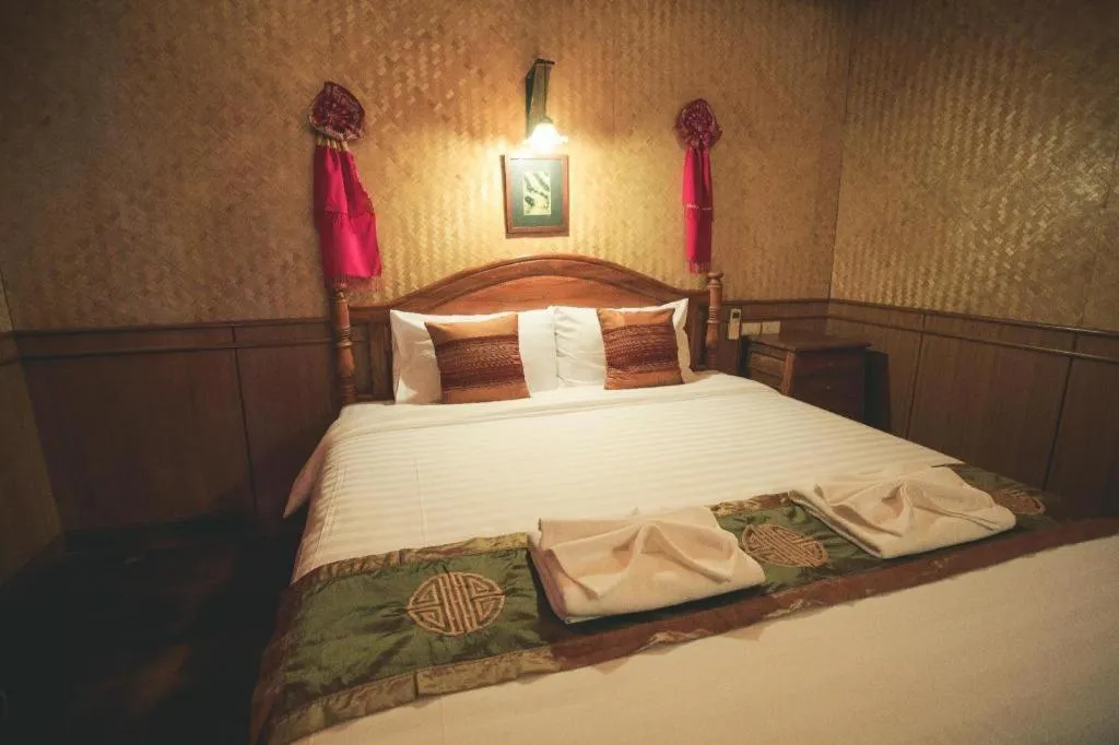 Bed in Baan Baitan Resort