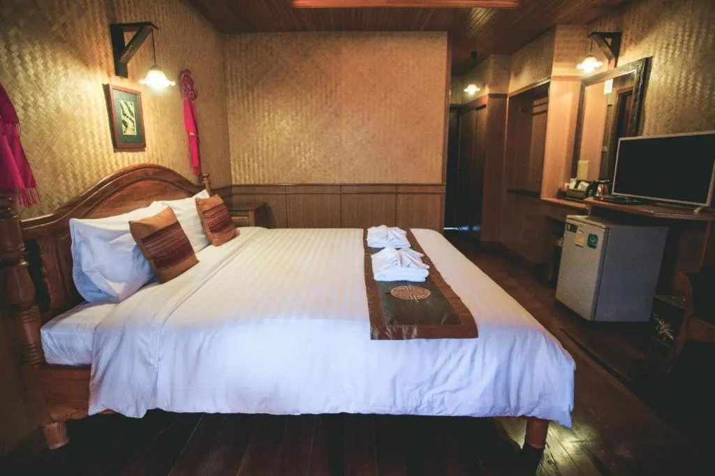 Bed in Baan Baitan Resort