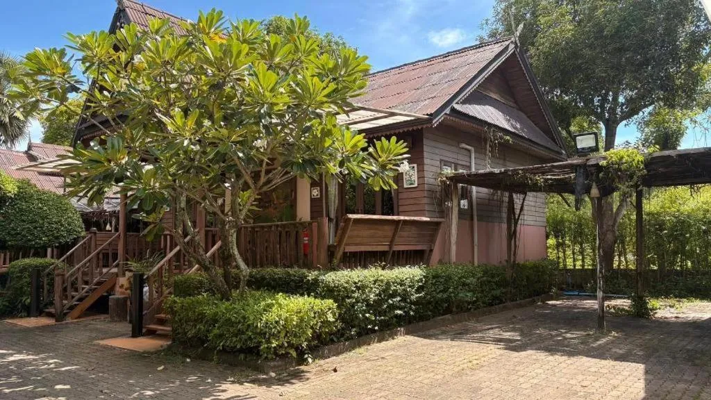 Baan Baitan Resort