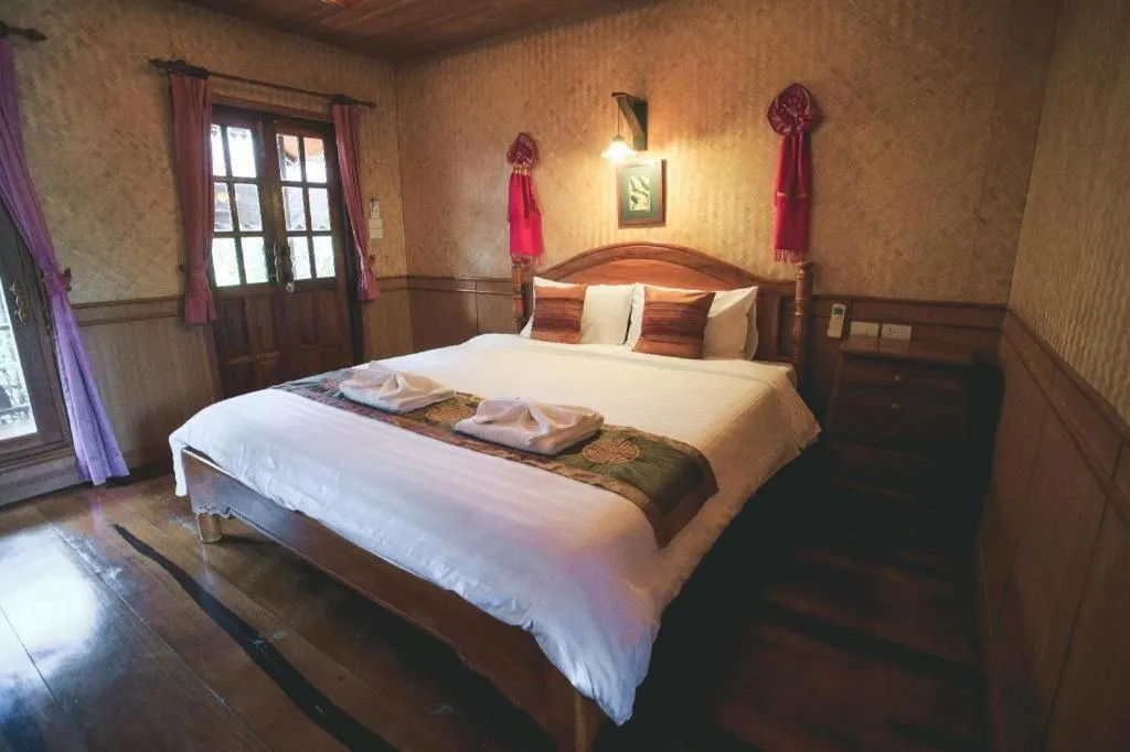 Bed in Baan Baitan Resort