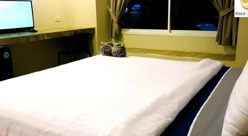 Bed in Kosit One Hotel Bed in Kosit One Hotel