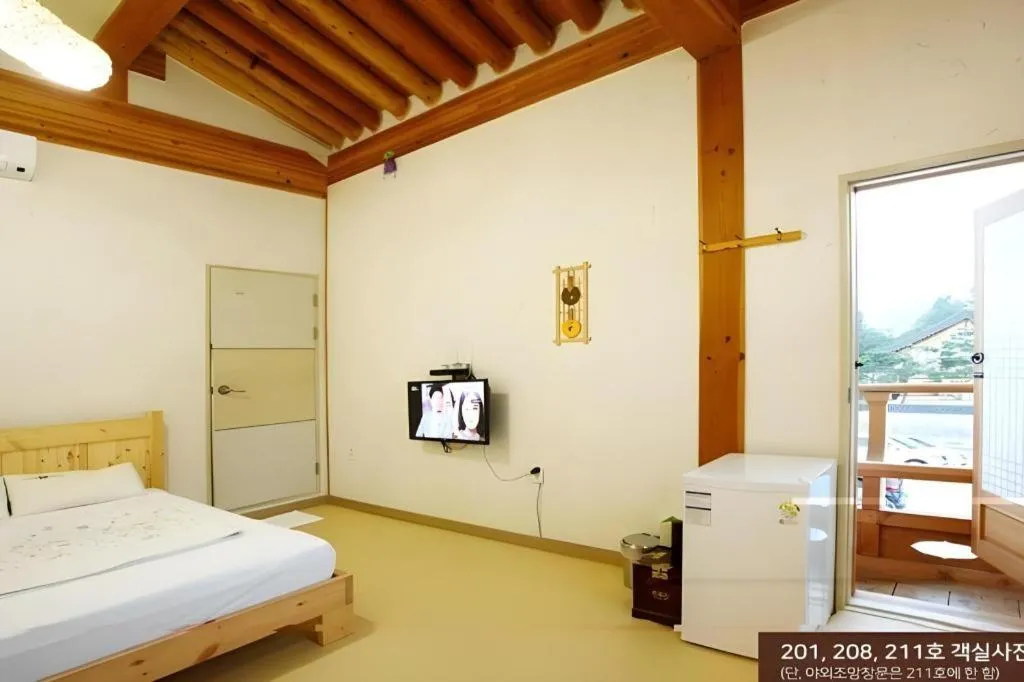 Bed in Nabijam Hanok Hotel