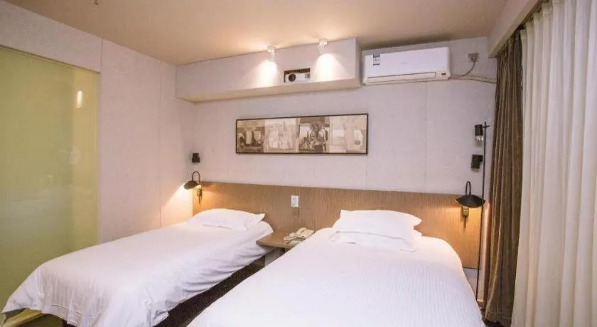 Bed in Jinjiang Inn Select Shenyang Tawan Xingshun Night Market Metro Station