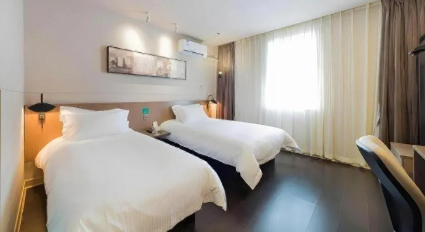 Bed in Jinjiang Inn Select Shenyang Tawan Xingshun Night Market Metro Station