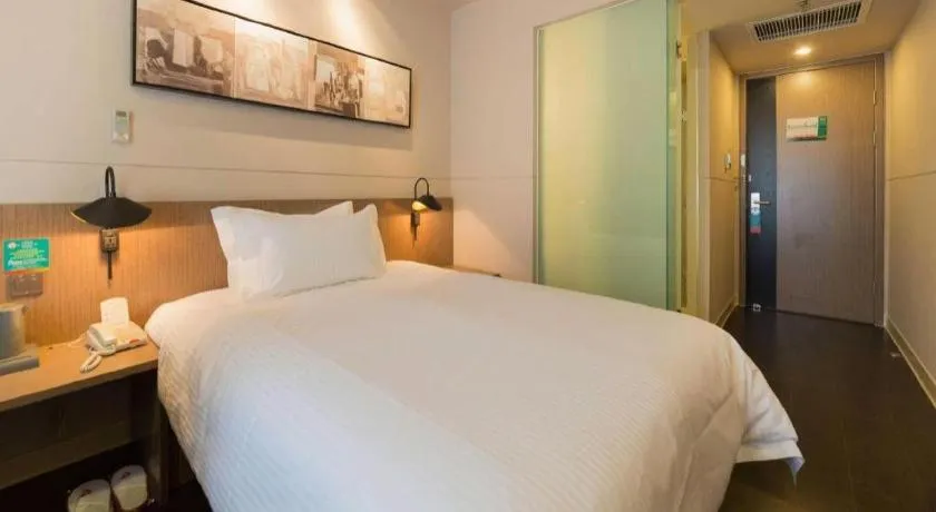 Bed in Jinjiang Inn Select Shenyang Tawan Xingshun Night Market Metro Station