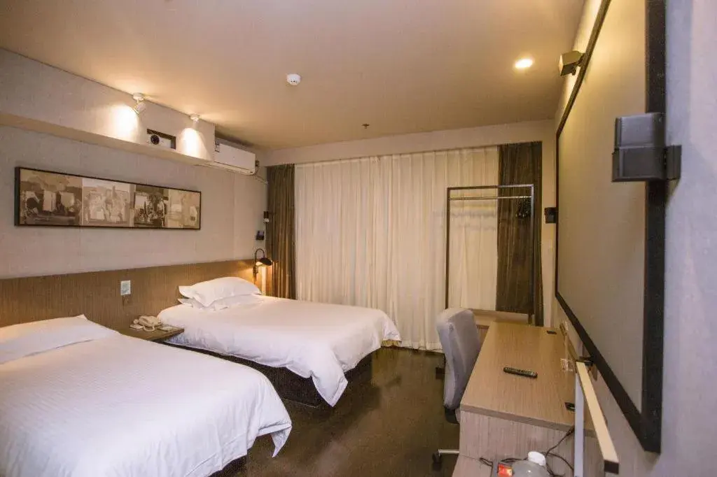 Bed in Jinjiang Inn Select Shenyang Tawan Xingshun Night Market Metro Station Bed in Jinjiang Inn Select Shenyang Tawan Xingshun Night Market Metro Station