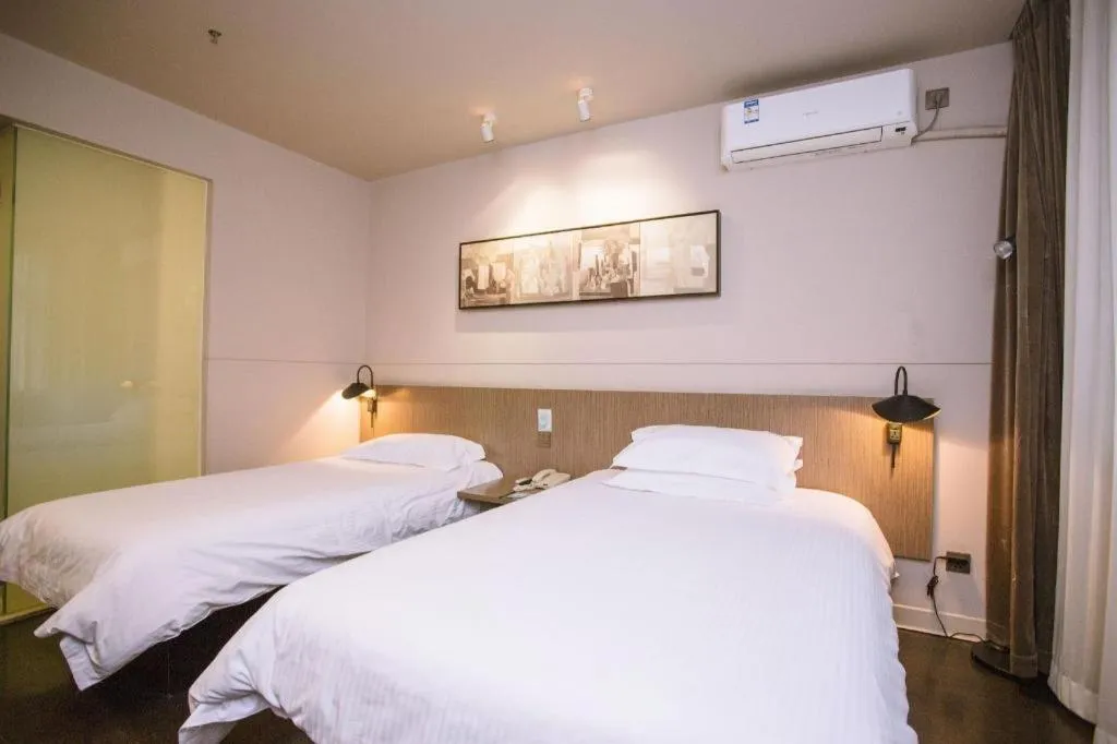 Bed in Jinjiang Inn Select Shenyang Tawan Xingshun Night Market Metro Station