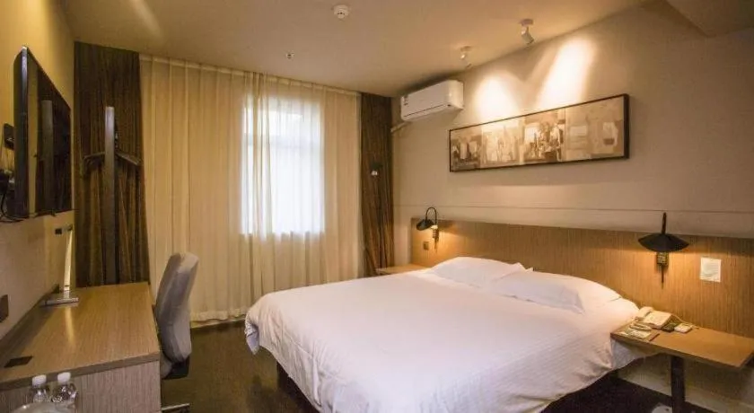 Bed in Jinjiang Inn Select Shenyang Tawan Xingshun Night Market Metro Station