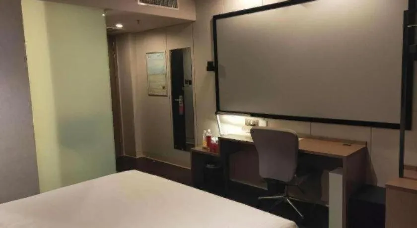 Bed in Jinjiang Inn Select Shenyang Tawan Xingshun Night Market Metro Station