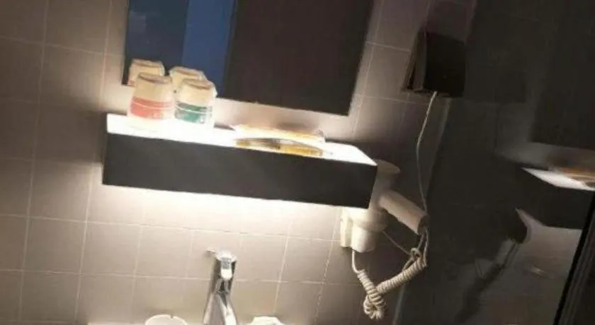 Jinjiang Inn Select Shenyang Tawan Xingshun Night Market Metro Station