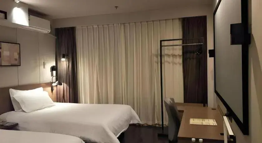 Bed in Jinjiang Inn Select Shenyang Tawan Xingshun Night Market Metro Station Bed in Jinjiang Inn Select Shenyang Tawan Xingshun Night Market Metro Station