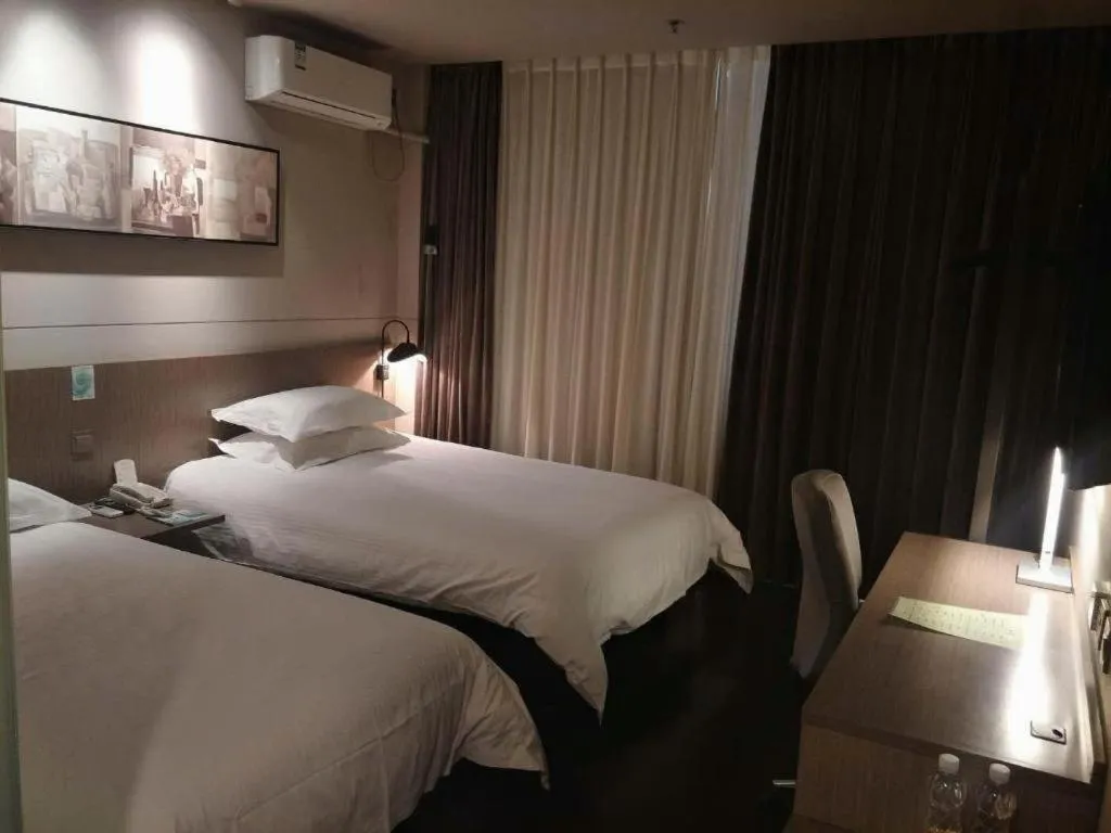 Bed in Jinjiang Inn Select Shenyang Tawan Xingshun Night Market Metro Station