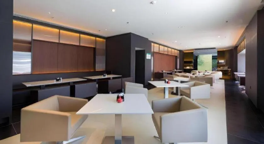 Jinjiang Inn Select Shenyang Tawan Xingshun Night Market Metro Station