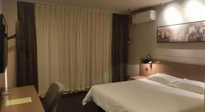 Bed in Jinjiang Inn Select Shenyang Tawan Xingshun Night Market Metro Station Bed in Jinjiang Inn Select Shenyang Tawan Xingshun Night Market Metro Station