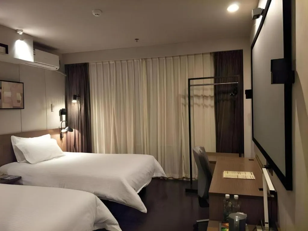 Bed in Jinjiang Inn Select Shenyang Tawan Xingshun Night Market Metro Station
