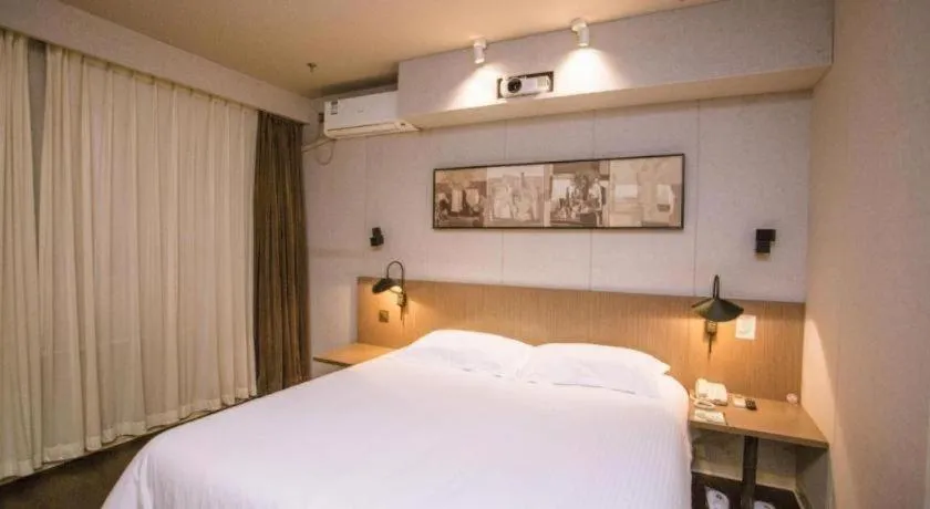 Bed in Jinjiang Inn Select Shenyang Tawan Xingshun Night Market Metro Station