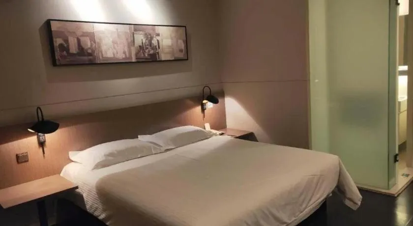 Bed in Jinjiang Inn Select Shenyang Tawan Xingshun Night Market Metro Station