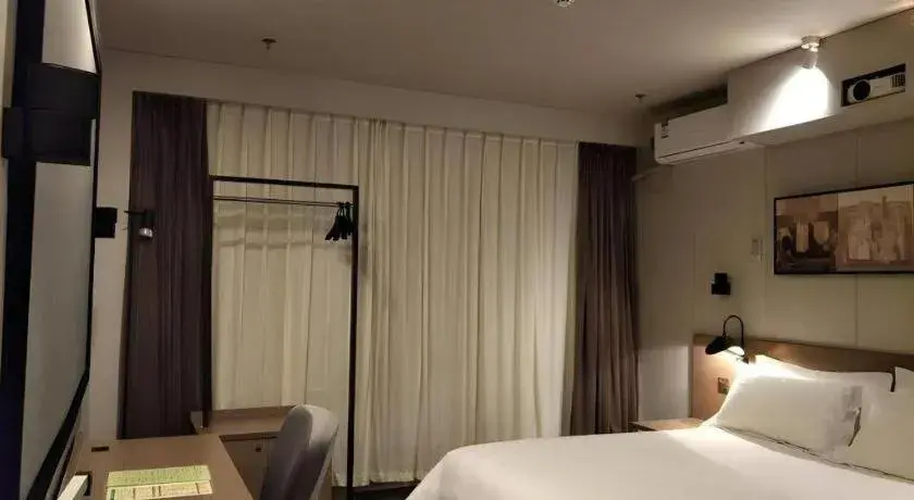 Bed in Jinjiang Inn Select Shenyang Tawan Xingshun Night Market Metro Station Bed in Jinjiang Inn Select Shenyang Tawan Xingshun Night Market Metro Station