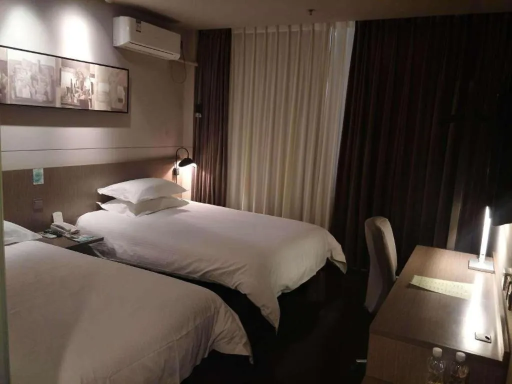 Bed in Jinjiang Inn Select Shenyang Tawan Xingshun Night Market Metro Station