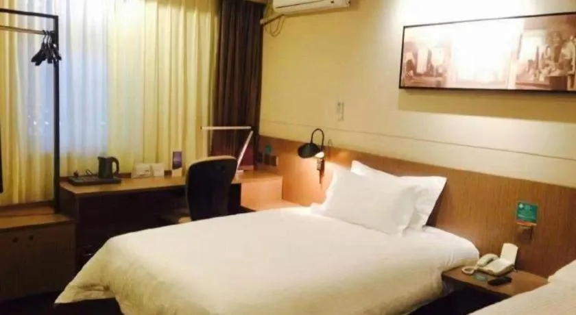 Bed in Jinjiang Inn Select Shenyang Tawan Xingshun Night Market Metro Station