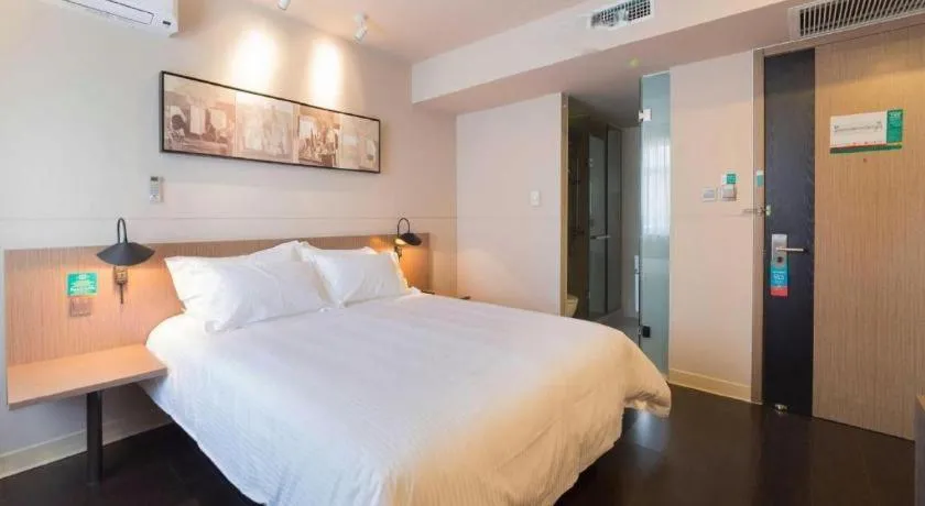 Bed in Jinjiang Inn Select Shenyang Tawan Xingshun Night Market Metro Station