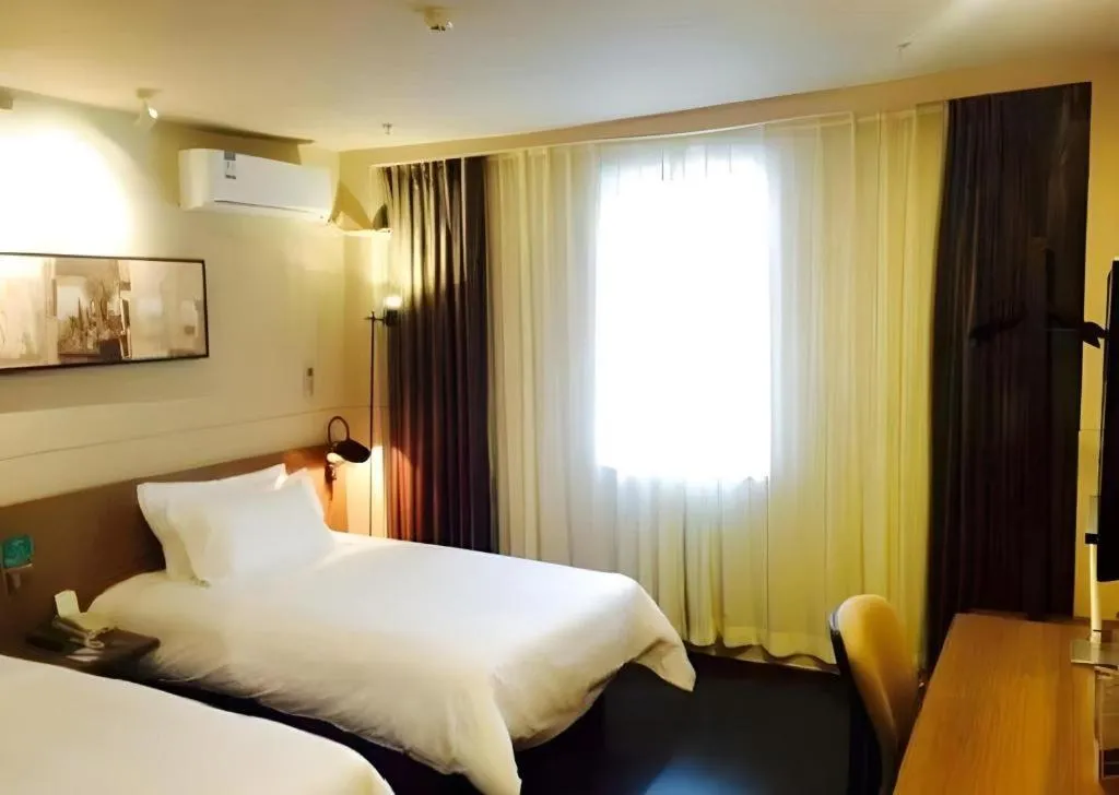 Bed in Jinjiang Inn Select Shenyang Tawan Xingshun Night Market Metro Station