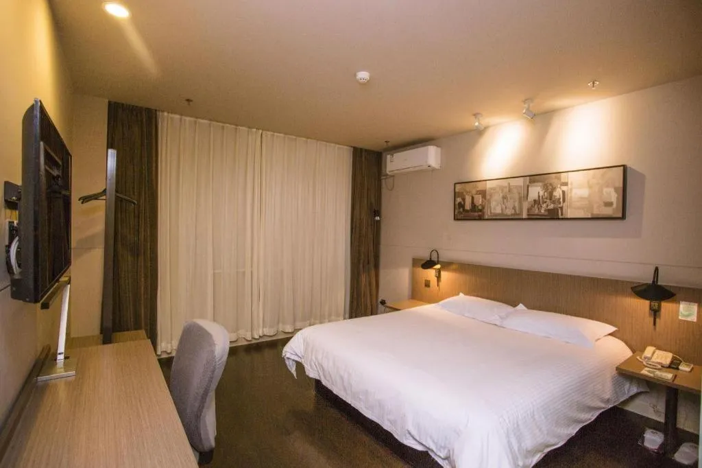 Bed in Jinjiang Inn Select Shenyang Tawan Xingshun Night Market Metro Station