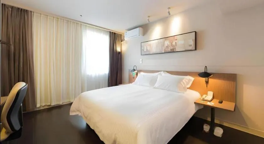 Bed in Jinjiang Inn Select Shenyang Tawan Xingshun Night Market Metro Station