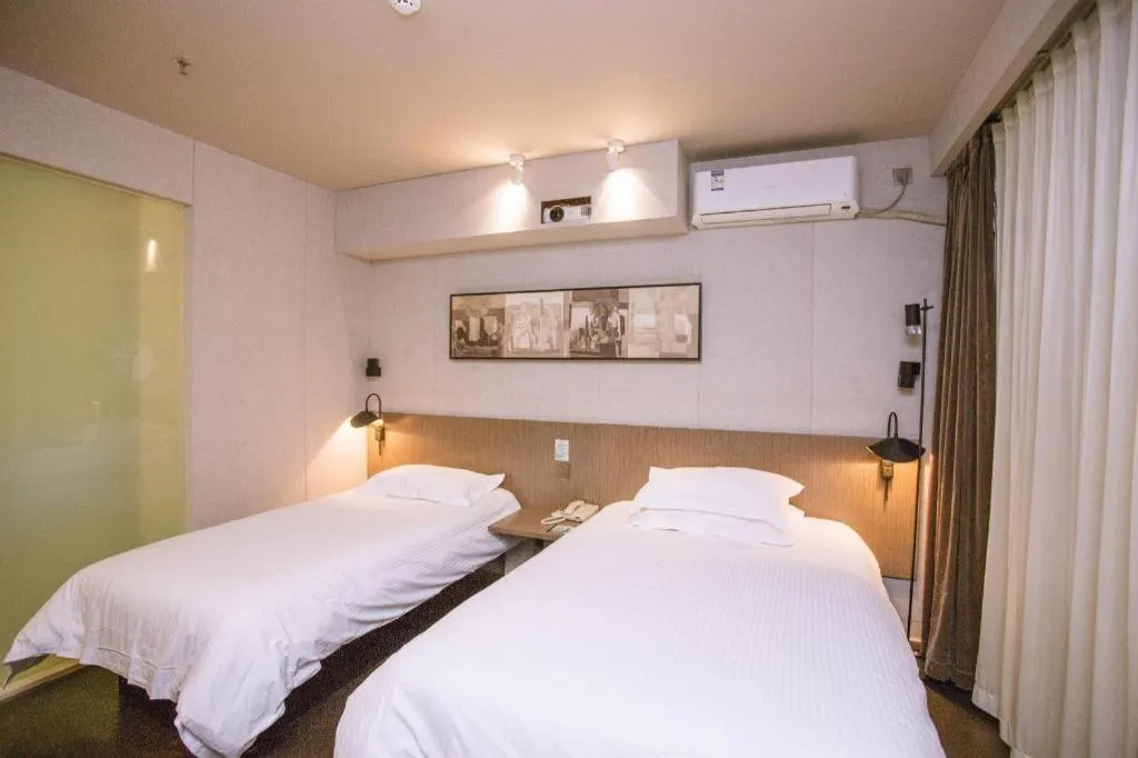 Bed in Jinjiang Inn Select Shenyang Tawan Xingshun Night Market Metro Station