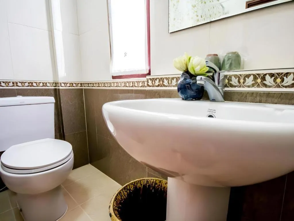 Wake Up at Muang Kao Boutique Hotel