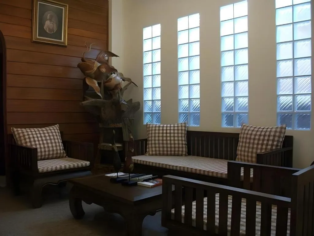 Wake Up at Muang Kao Boutique Hotel