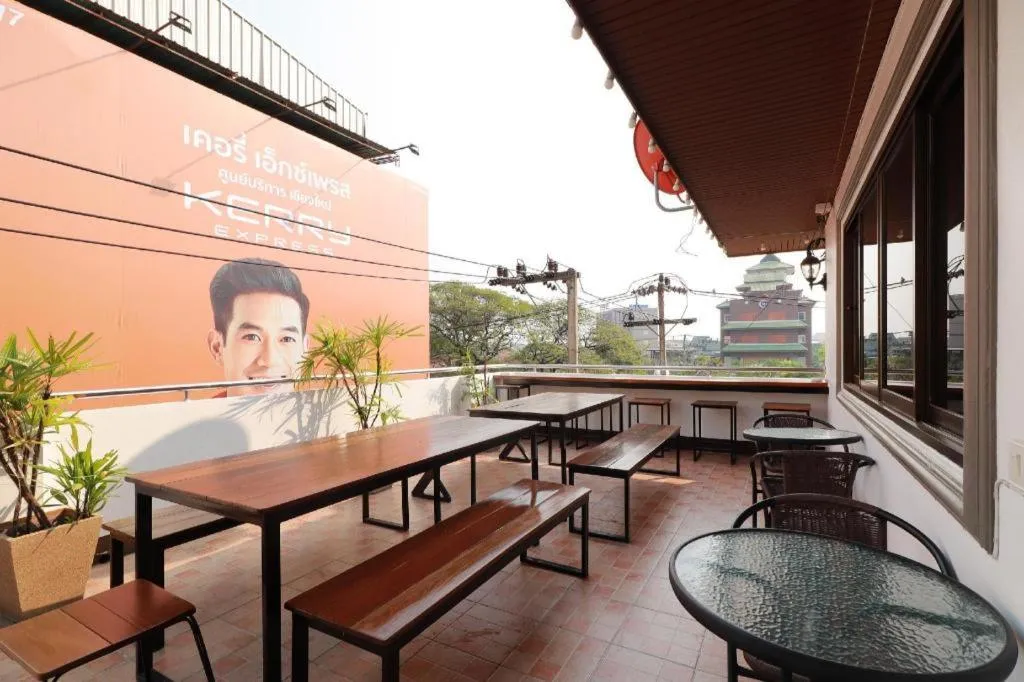 Le Light House & Hostel