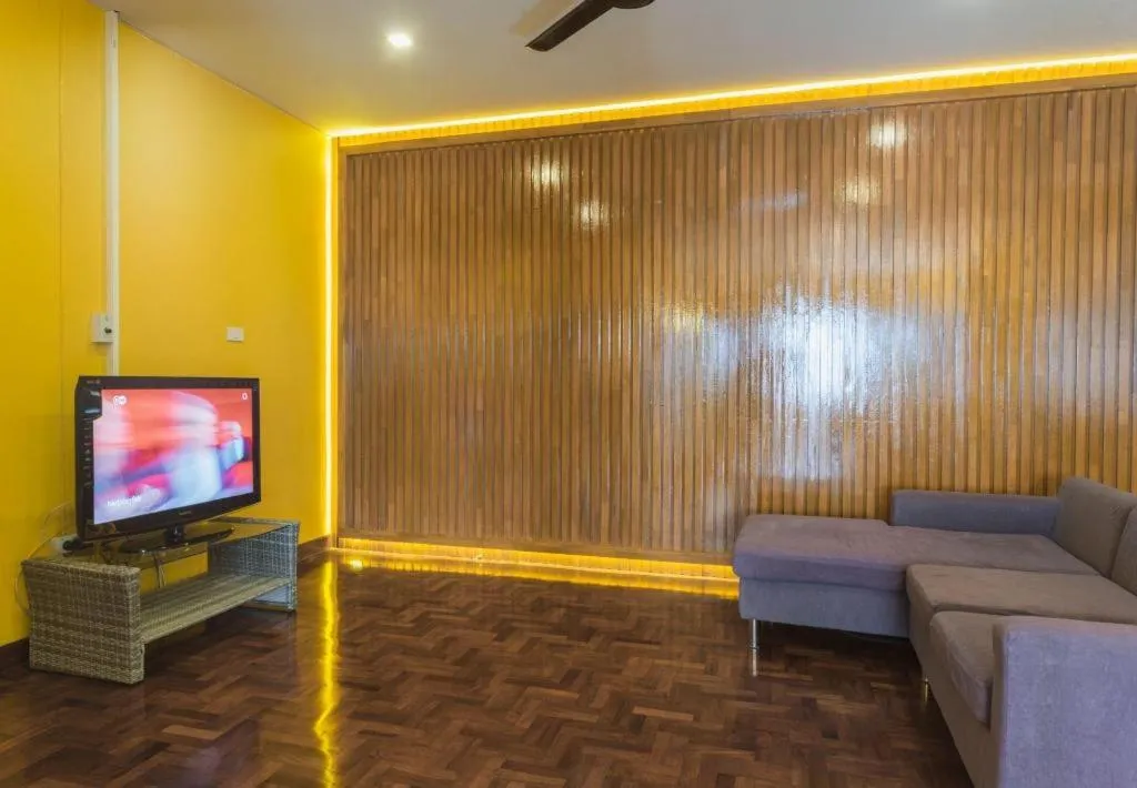 Le Light House & Hostel