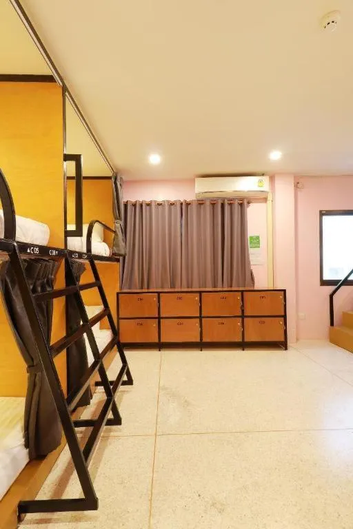 Le Light House & Hostel