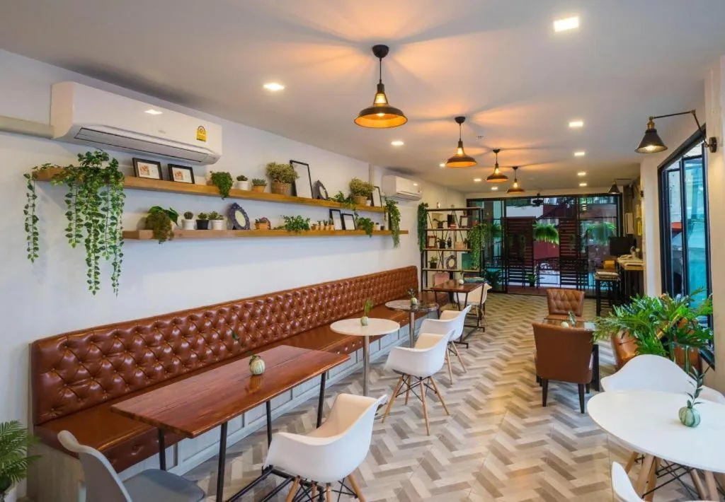 Le Light House & Hostel