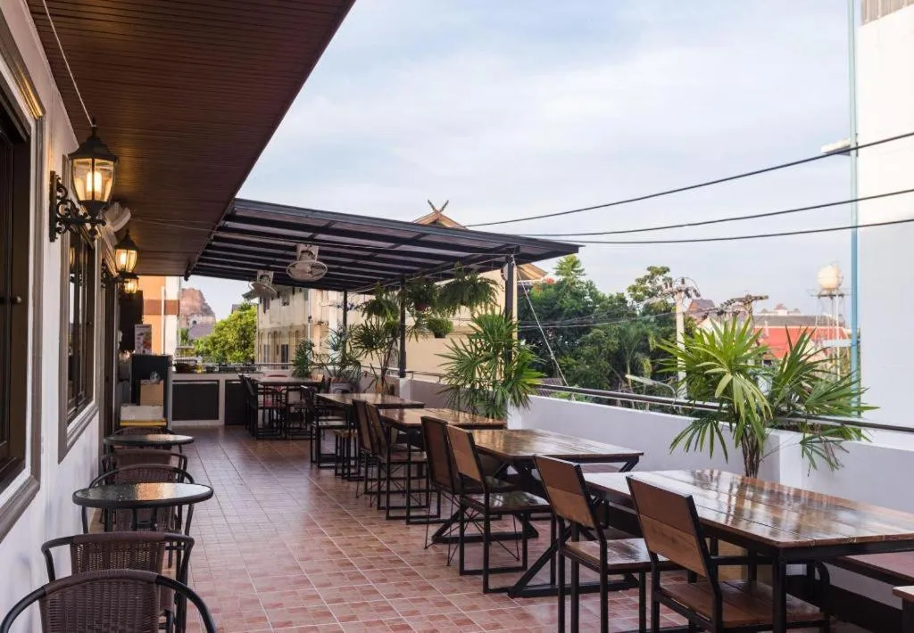 Le Light House & Hostel