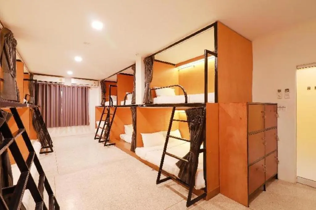 Le Light House & Hostel