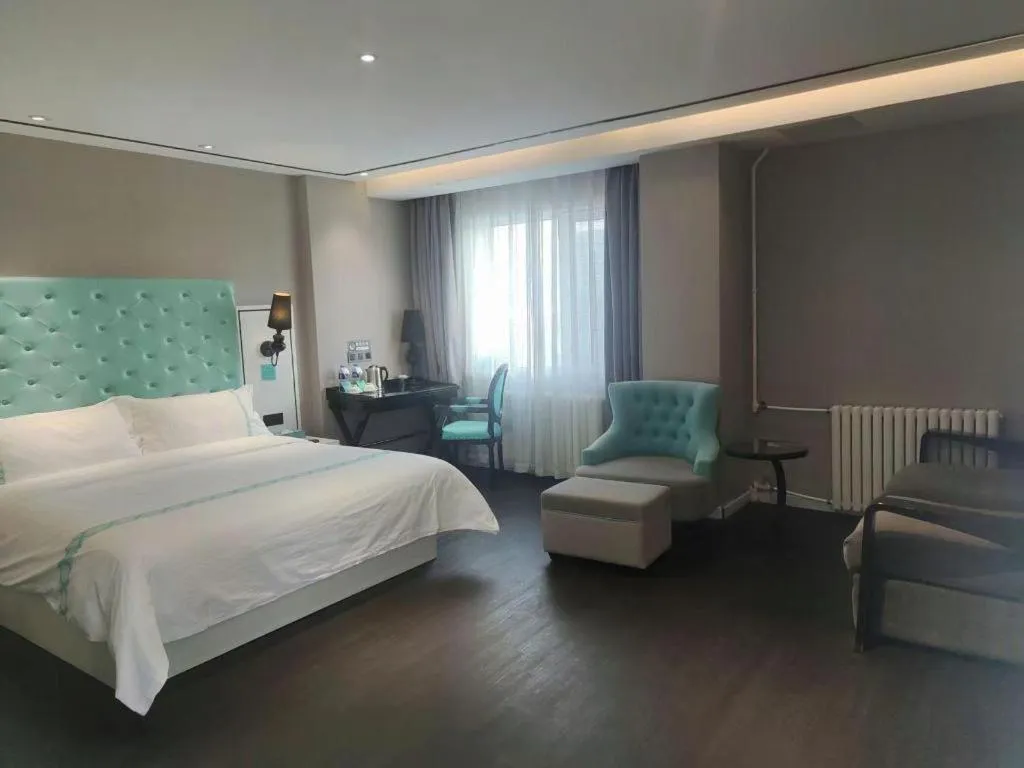 Bed in Xana Hotelle Beijing Qianmen Footbridge Metro Station