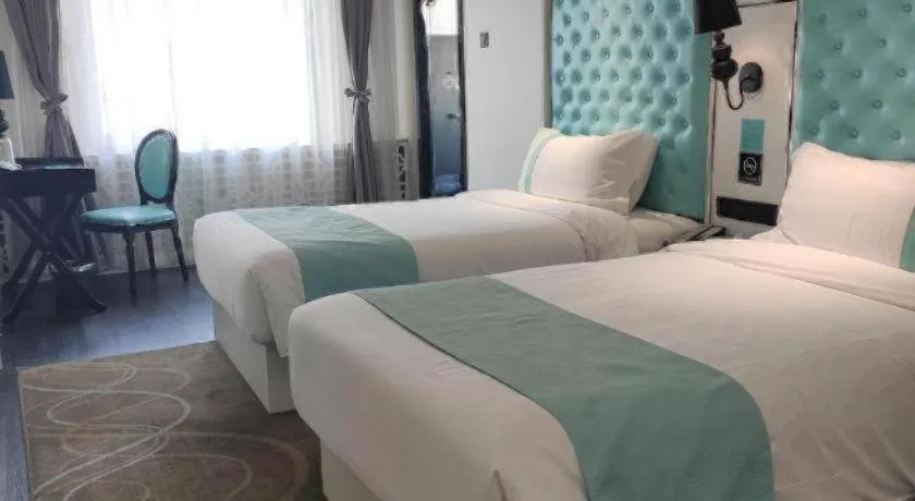 Bed in Xana Hotelle Beijing Qianmen Footbridge Metro Station