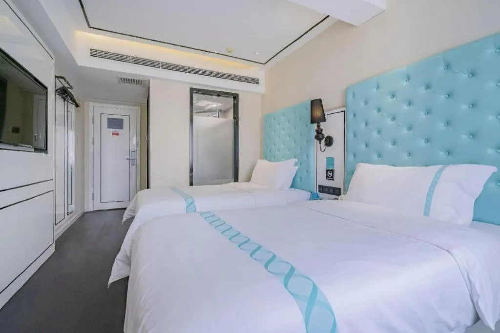 Bed in Xana Hotelle Beijing Qianmen Footbridge Metro Station