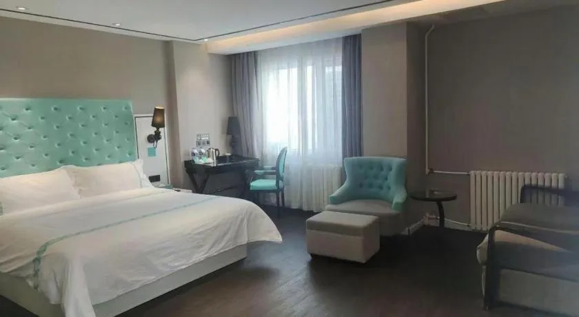 Bed in Xana Hotelle Beijing Qianmen Footbridge Metro Station