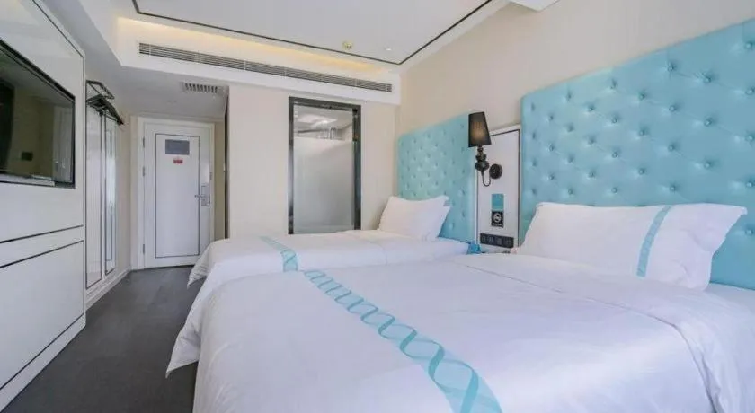 Bed in Xana Hotelle Beijing Qianmen Footbridge Metro Station