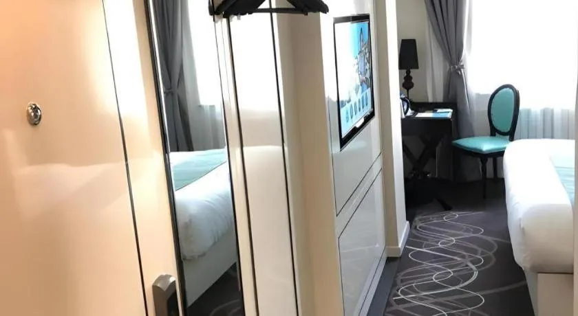 Bed in Xana Hotelle Beijing Qianmen Footbridge Metro Station